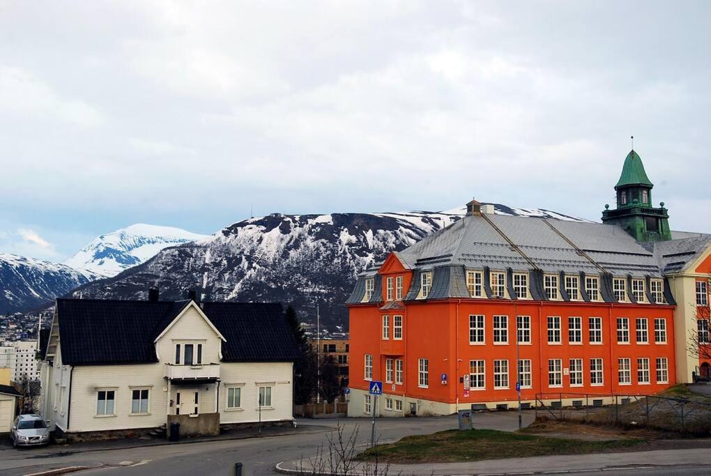 Central With A View Tromsø Esterno foto