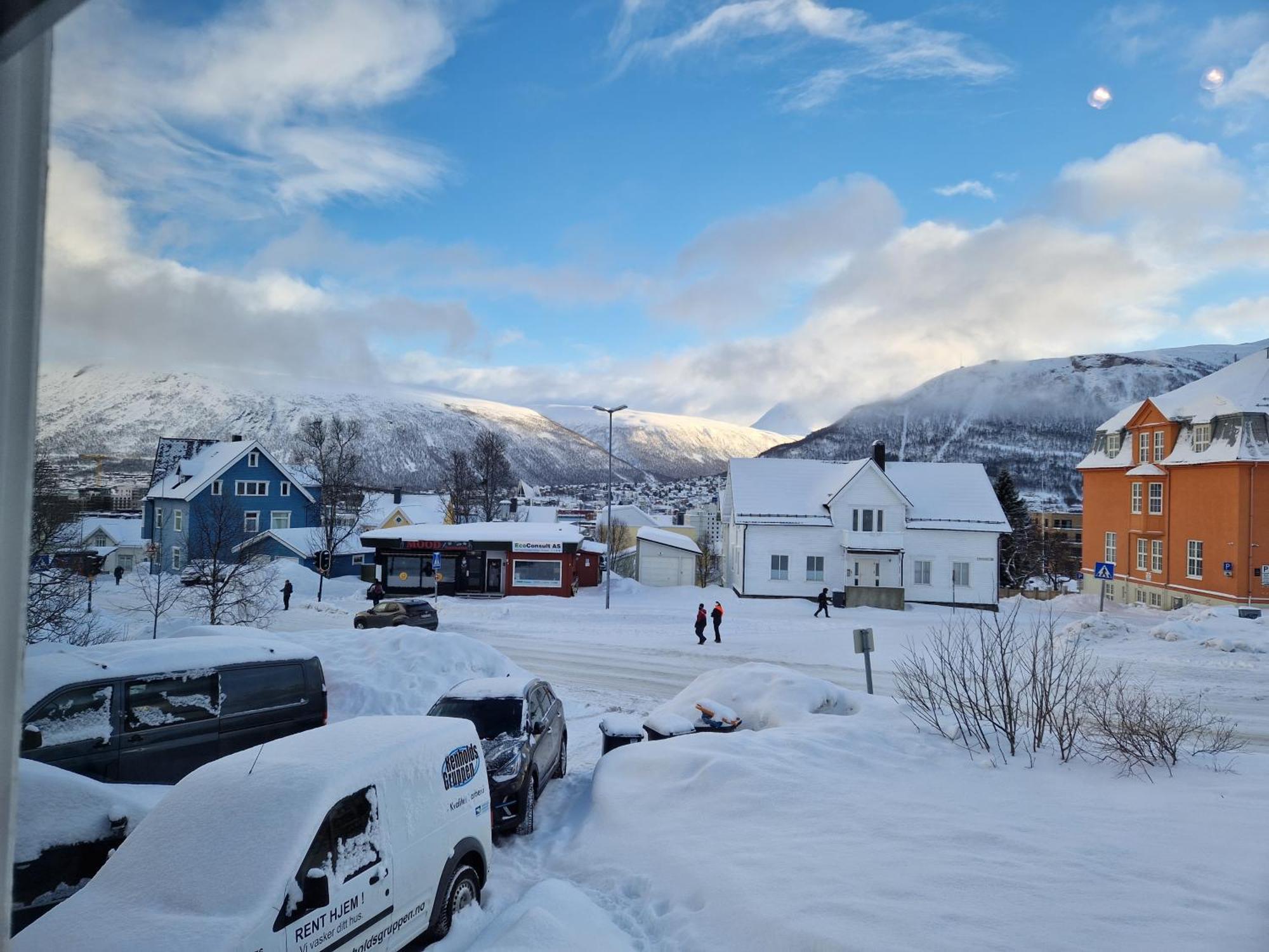 Central With A View Tromsø Esterno foto